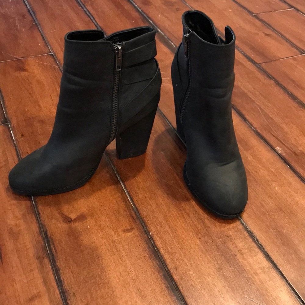 Size 8.5 Aldo Booties black great condition